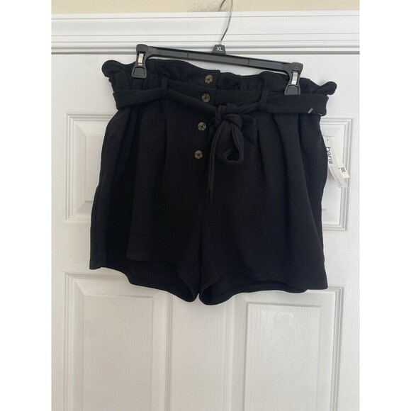 Bar III Women’s Black Paper bag Style Belted Shorts NWT Size Large - Picture 1 of 7